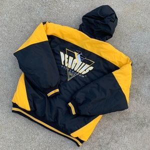 Vintage 90’s Pittsburgh Penguins Puffer Jacket